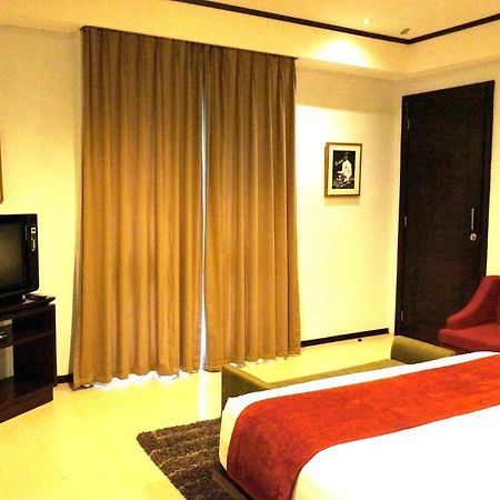 Rumah Nenek Hotel And Restaurant Padang  Bagian luar foto