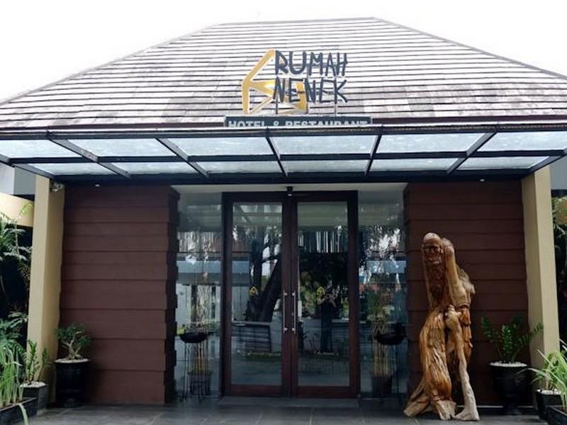 Rumah Nenek Hotel And Restaurant Padang  Bagian luar foto