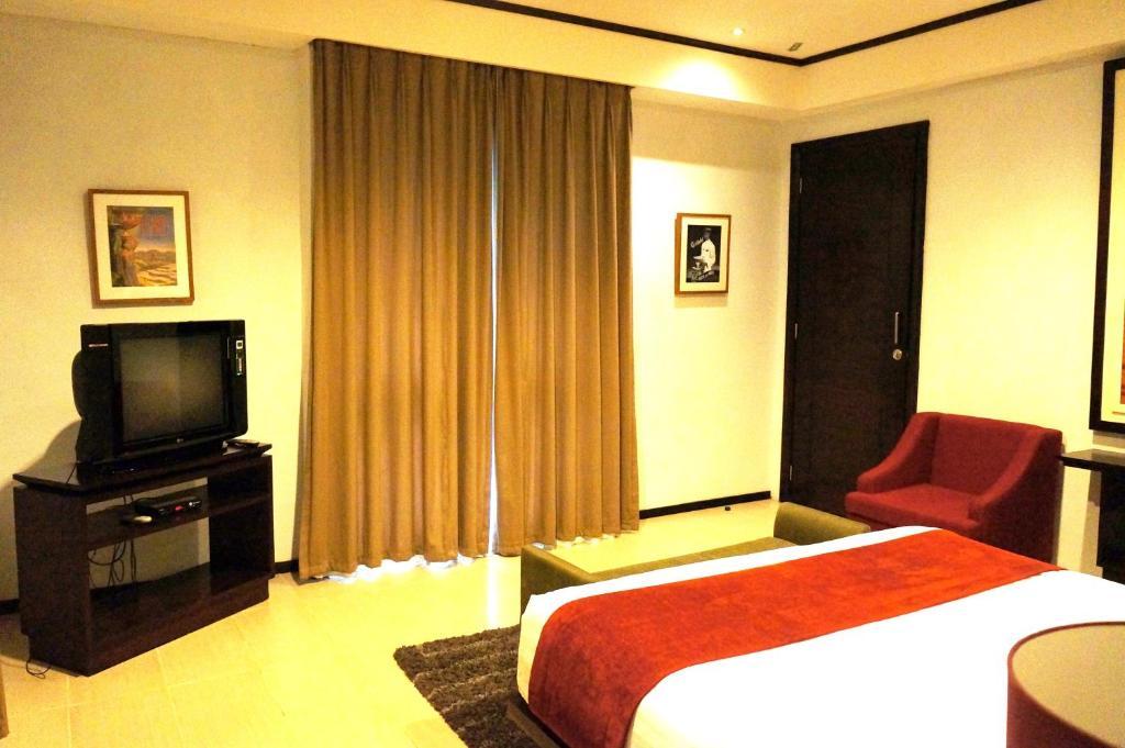 Rumah Nenek Hotel And Restaurant Padang  Bagian luar foto