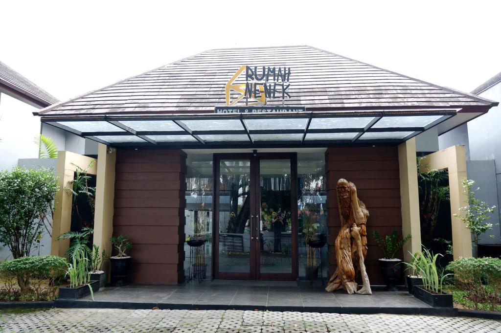 Rumah Nenek Hotel And Restaurant Padang  Bagian luar foto