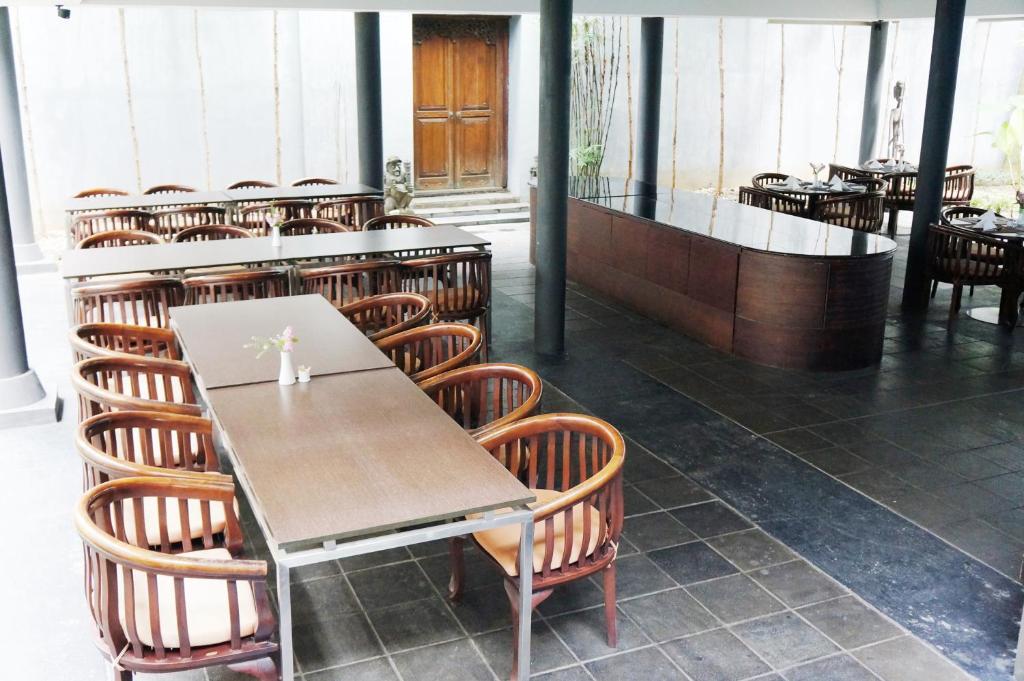 Rumah Nenek Hotel And Restaurant Padang  Bagian luar foto