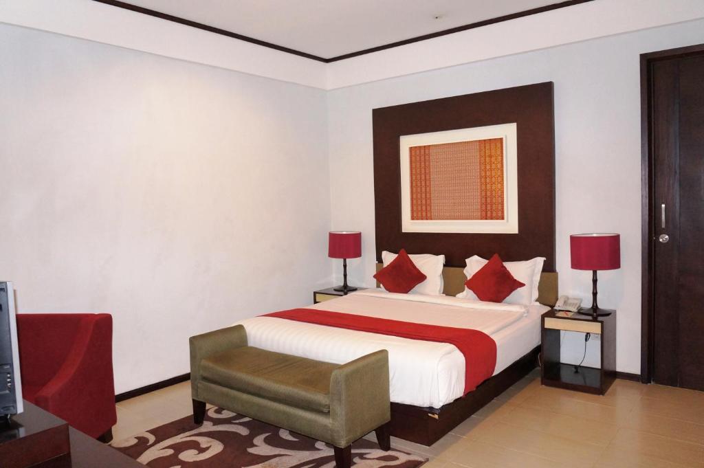 Rumah Nenek Hotel And Restaurant Padang  Bagian luar foto