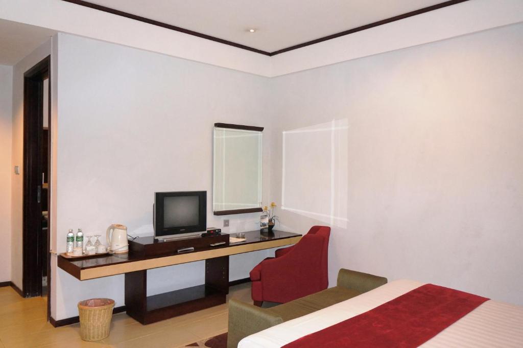 Rumah Nenek Hotel And Restaurant Padang  Bagian luar foto