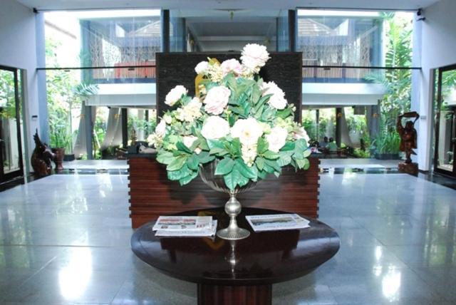 Rumah Nenek Hotel And Restaurant Padang  Bagian luar foto