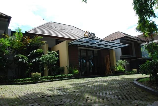 Rumah Nenek Hotel And Restaurant Padang  Bagian luar foto